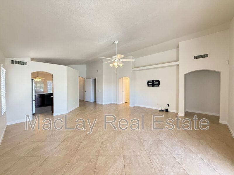 766 E Baylor Ln - Photo 7 of 26