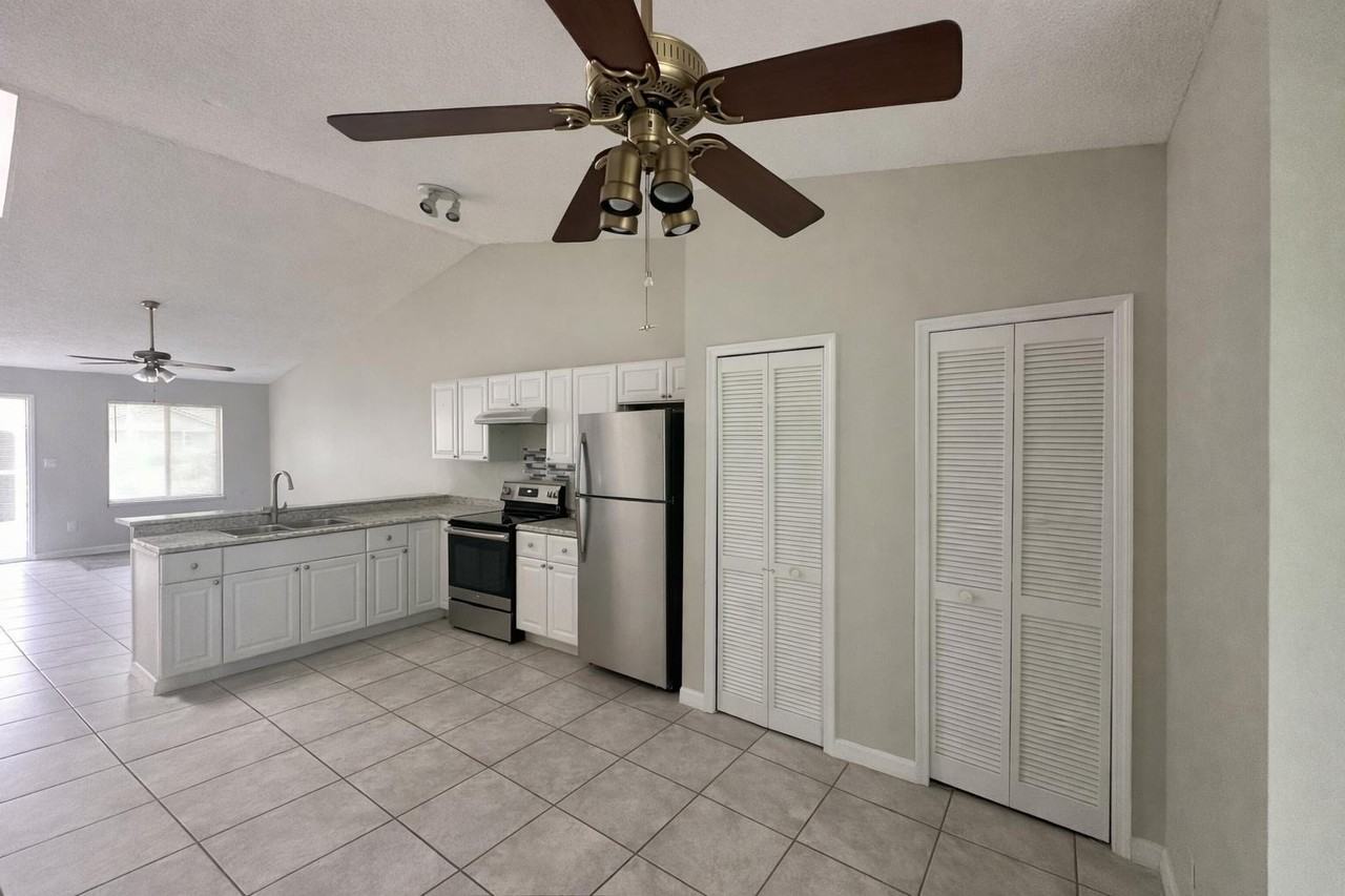 839 Georgia Avenue - Photo 4 of 7