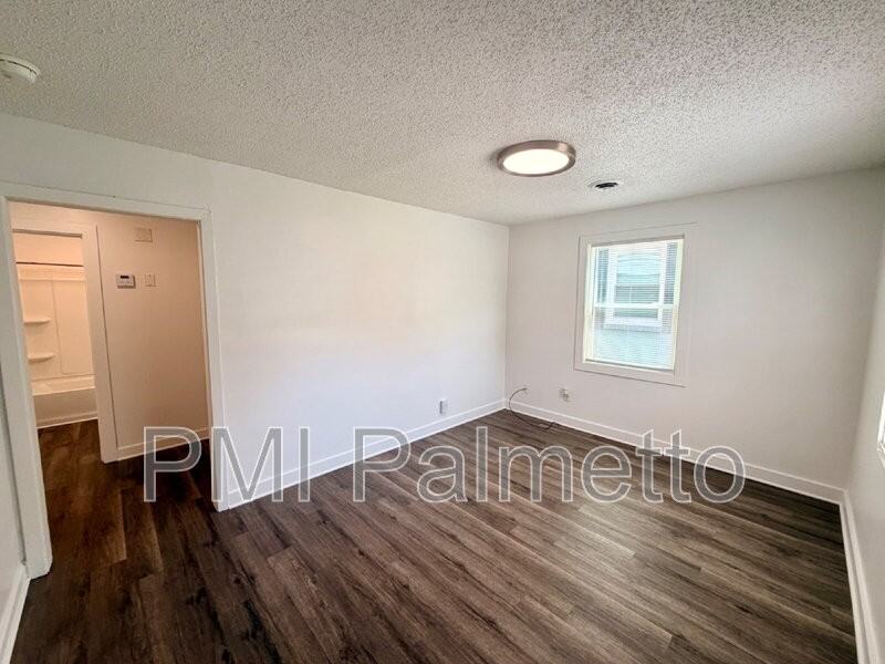 522 Jasper St - Photo 4 of 16