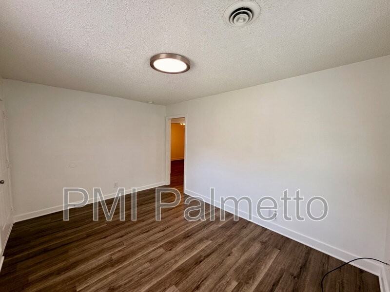 522 Jasper St - Photo 5 of 16