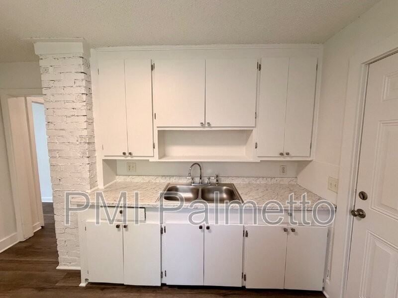 522 Jasper St - Photo 7 of 16