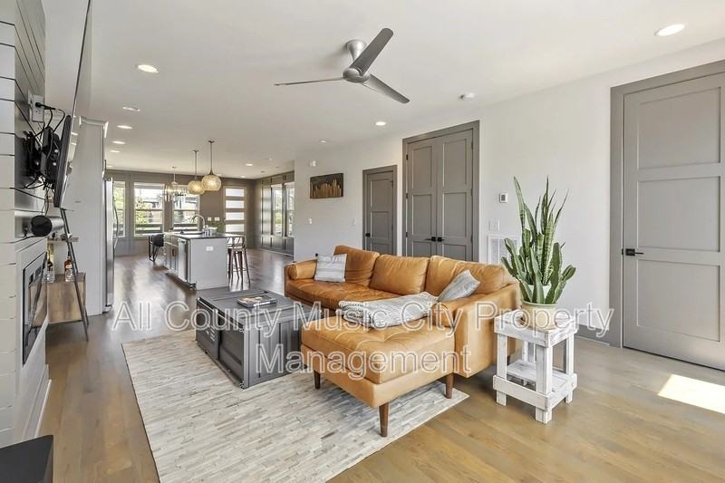 1507B 14th Ave N - Photo 3 of 21