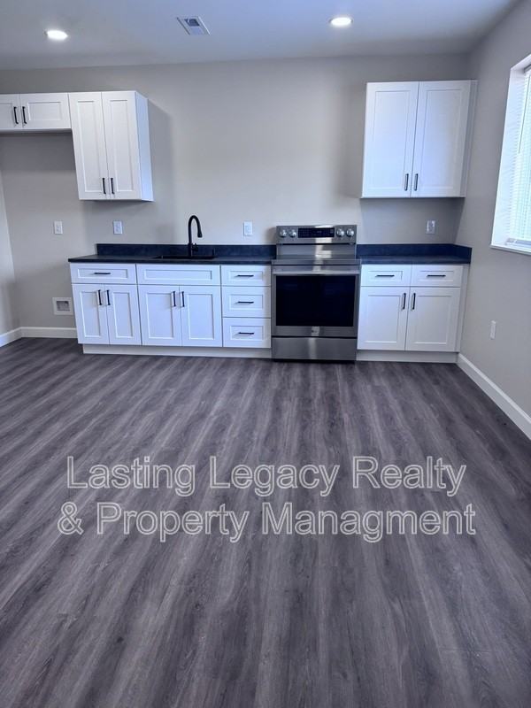 441 E Depot St - Photo 2 of 9