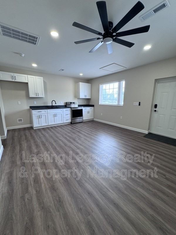 441 E Depot St - Photo 3 of 9