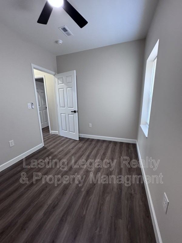 441 E Depot St - Photo 4 of 9