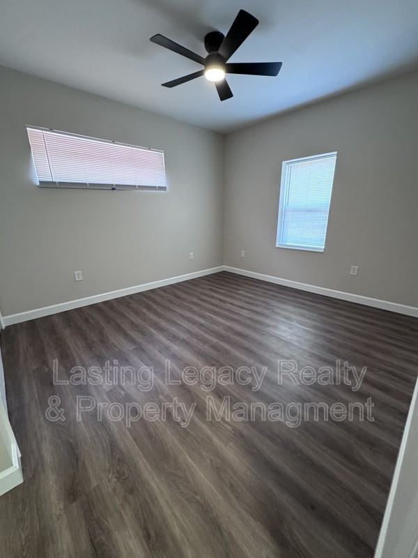 441 E Depot St - Photo 5 of 9