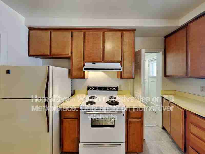 2006 G St - Photo 3 of 17