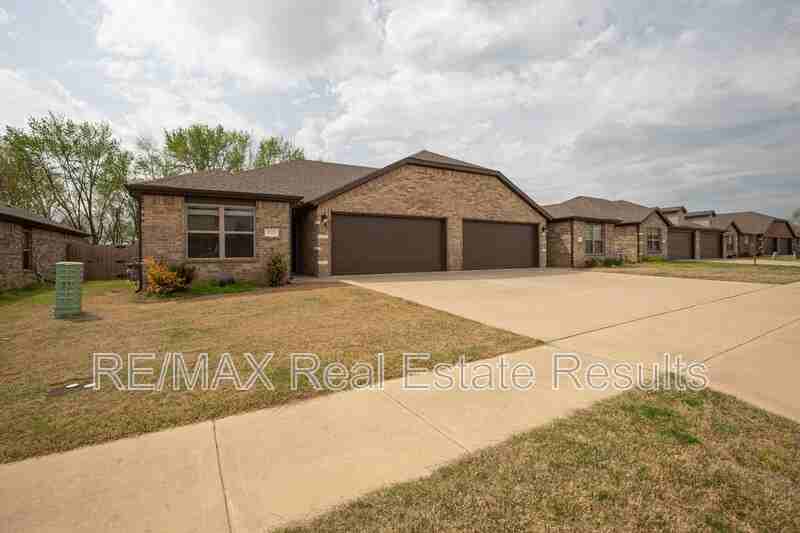 1523 Purple Finch St - Photo 3 of 29