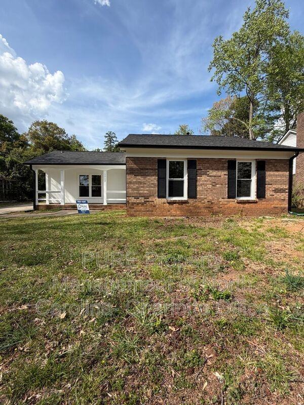 1712 Blandford Dr - Photo 2 of 34