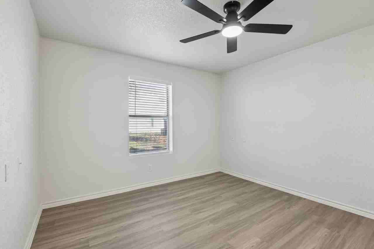 264 Loma Vista St, New Braunfels, TX 78130 - Photo 7 of 31