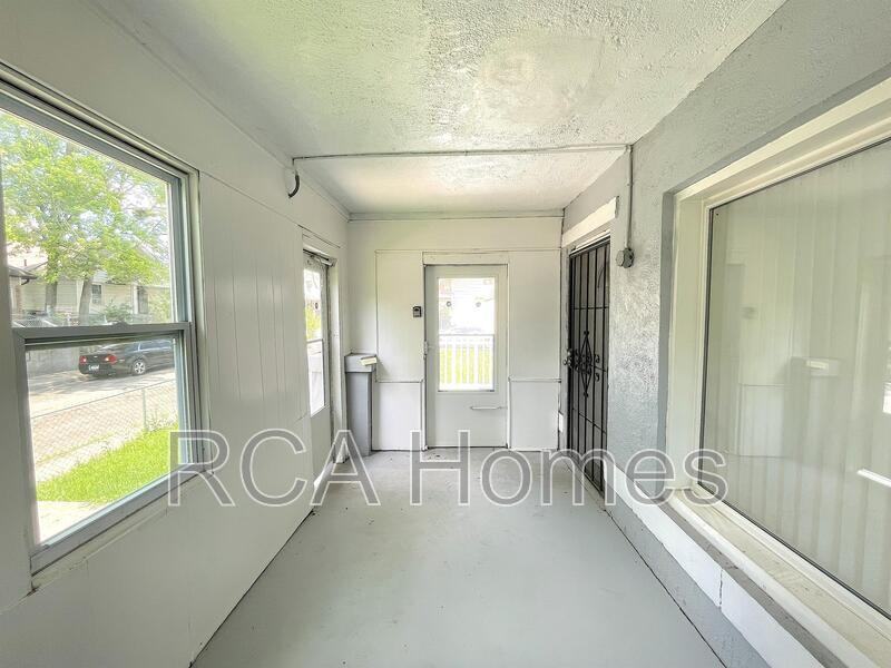 433 N Bradley Ave - Photo 2 of 14