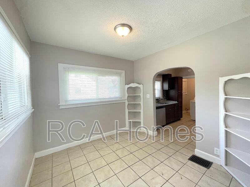 433 N Bradley Ave - Photo 4 of 14