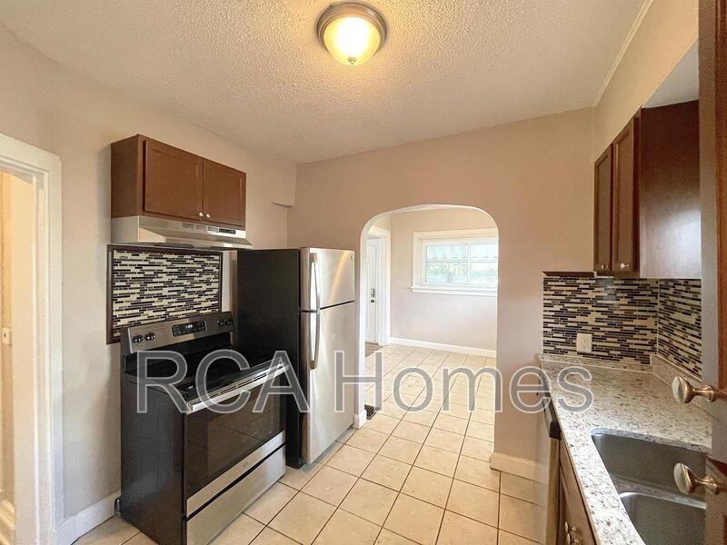 433 N Bradley Ave - Photo 7 of 14