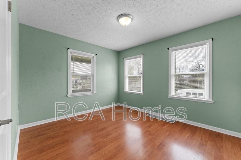 3202 Ruckle St - Photo 6 of 9