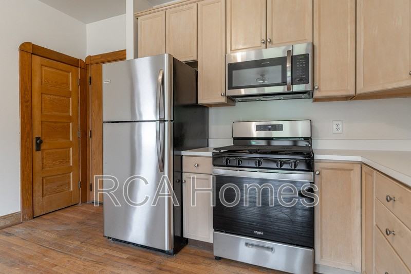 243 E 11th St - Photo 5 of 12