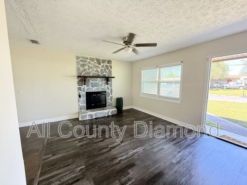 808 Forestdale Ave - Photo 2 of 24