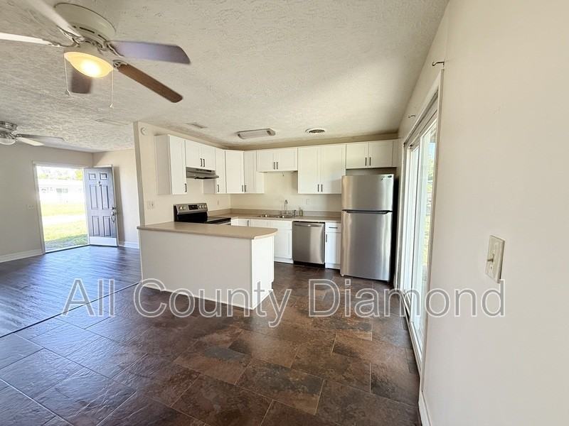 808 Forestdale Ave - Photo 3 of 24