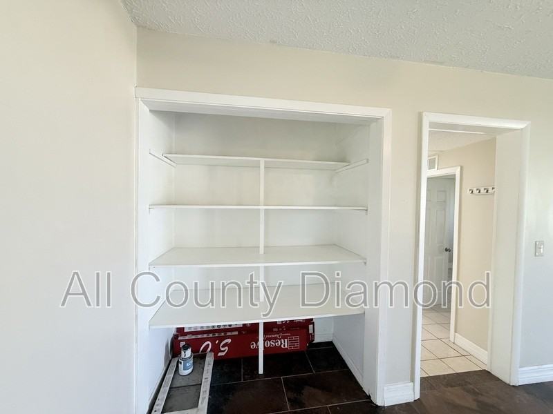 808 Forestdale Ave - Photo 4 of 24