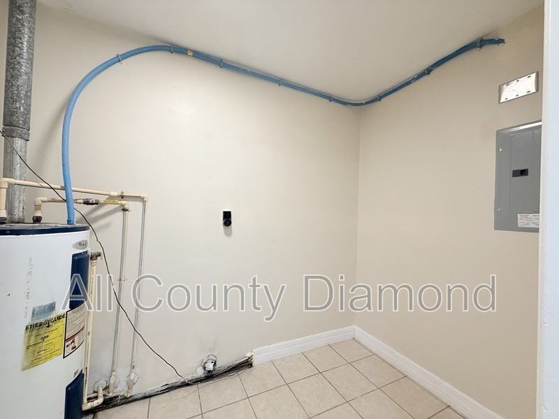 808 Forestdale Ave - Photo 7 of 24
