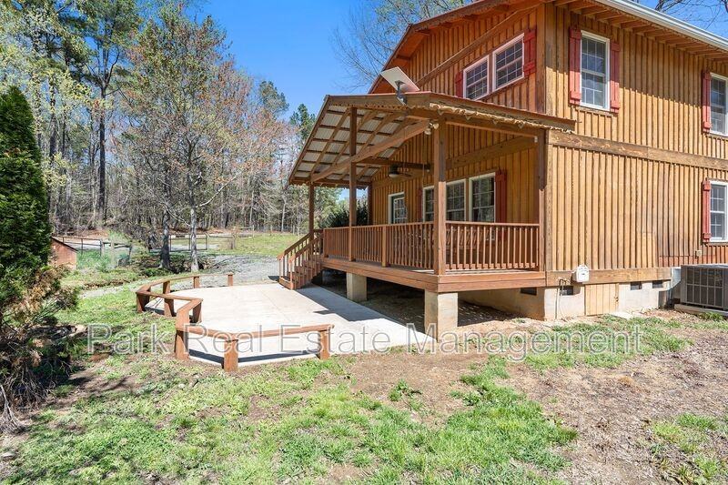 35 Hedgecock Farm - Photo 2 of 27