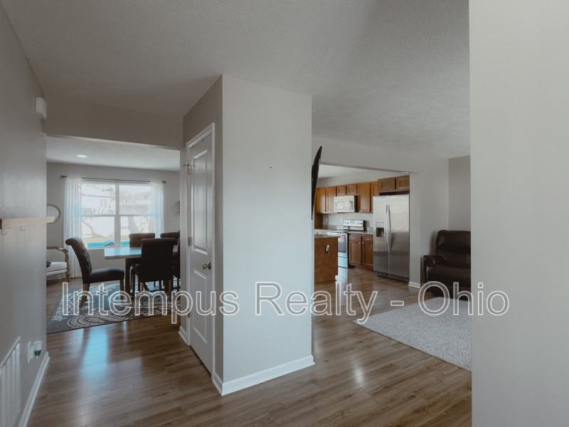 4020 Leather Stocking Trl - Photo 3 of 34