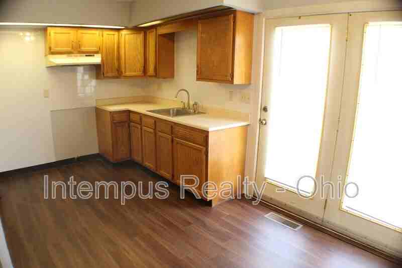 712 W Light St - Photo 3 of 29