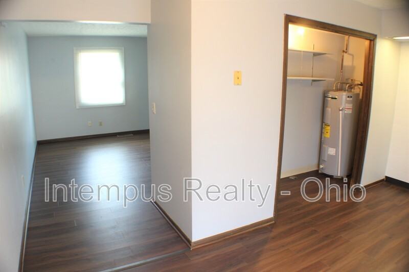 712 W Light St - Photo 6 of 29