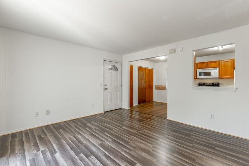 82 Eastwood Ct - Photo 2 of 20