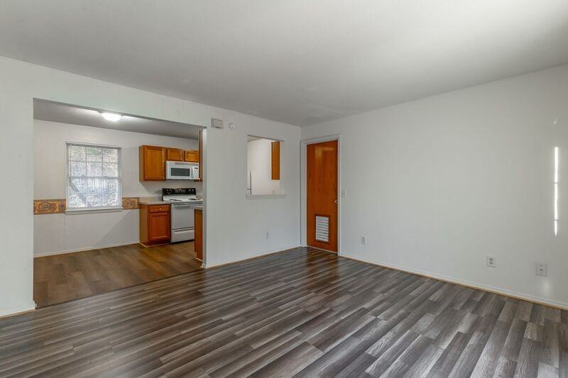 82 Eastwood Ct - Photo 3 of 20