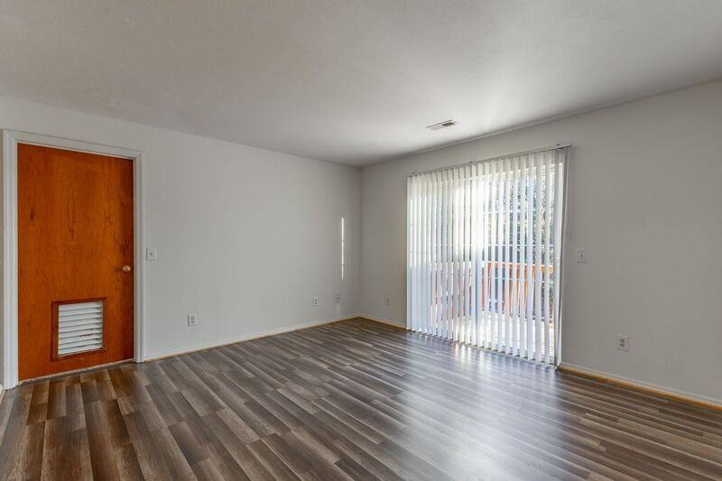 82 Eastwood Ct - Photo 5 of 20