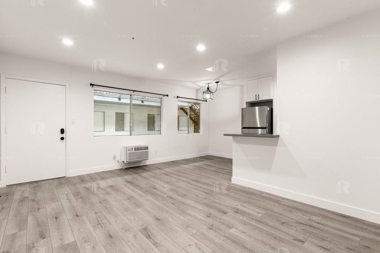 (Arely:B) 7259 Willoughby Avenue - Photo 4 of 21