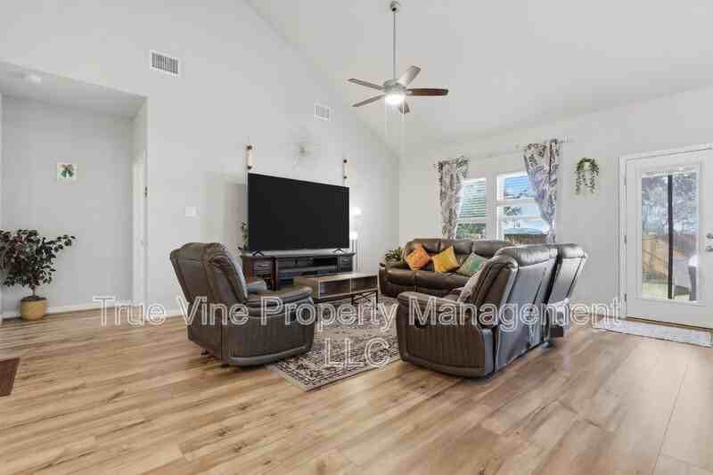 12108 Icon Rdg - Photo 3 of 42