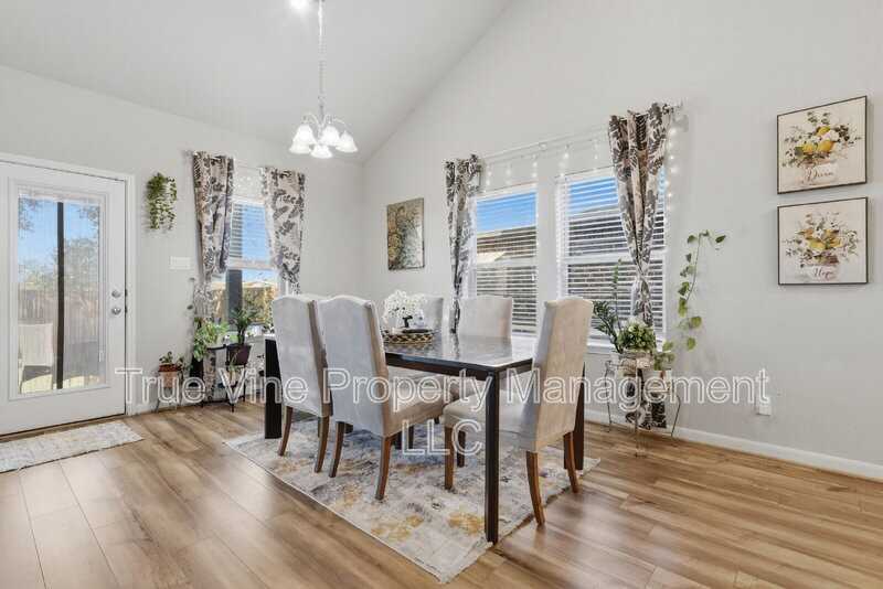 12108 Icon Rdg - Photo 4 of 42