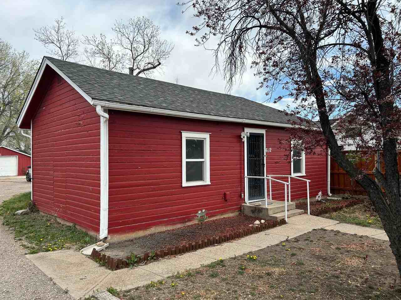 612 9th St - Photo 2 of 12