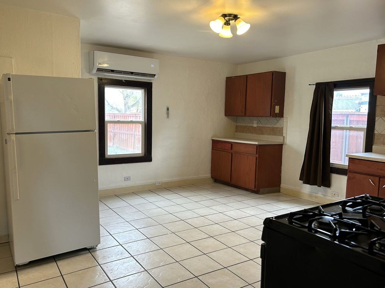 612 9th St - Photo 5 of 12