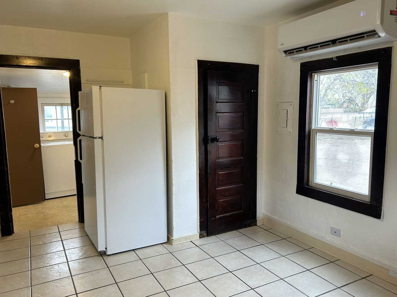 612 9th St - Photo 7 of 12