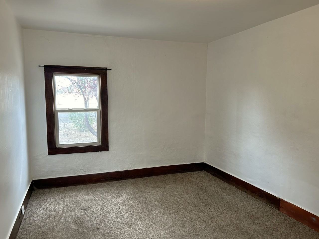 612 9th St - Photo 7 of 11