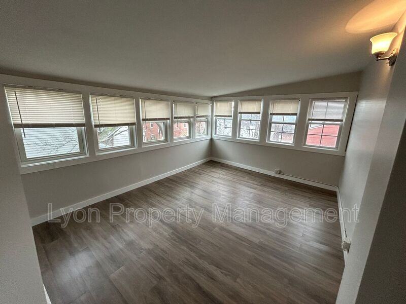 44 7th St #2 - Photo 4 of 25