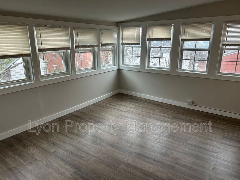 44 7th St #2 - Photo 5 of 25