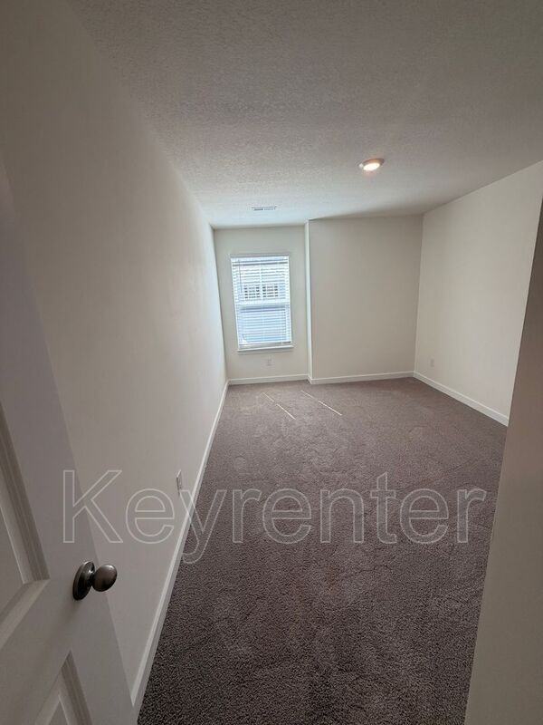 7033 Randleman Dr - Photo 4 of 32