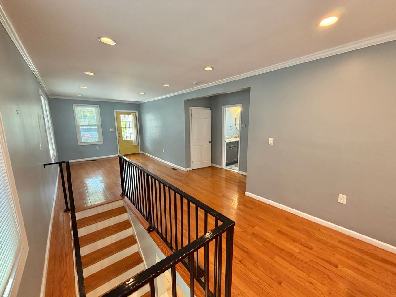 4020 Grant St Ne - Photo 4 of 50