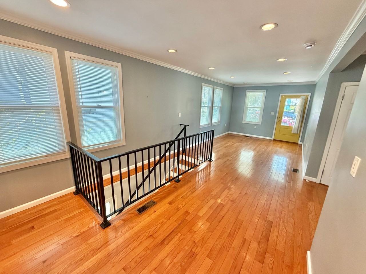 4020 Grant St Ne - Photo 5 of 50