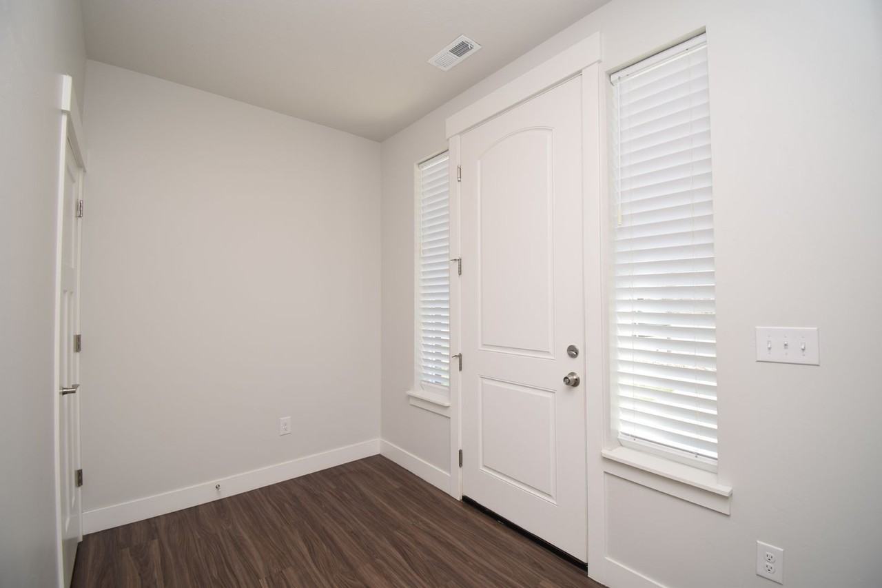 1994 N 3330 W - Photo 3 of 17