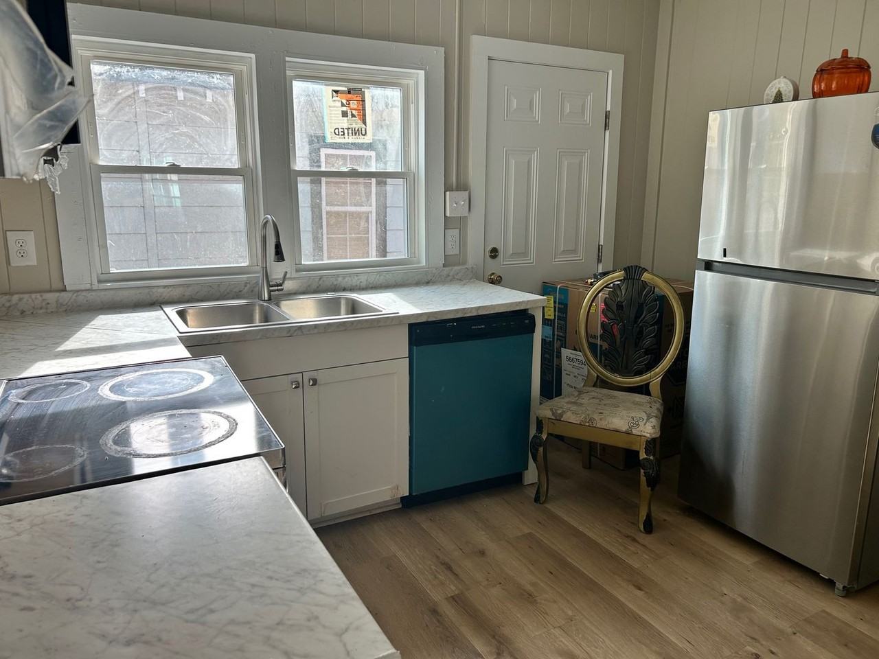 608 Cottage St - Photo 4 of 10