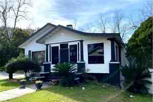 featured image of 1611 E Henry St #A