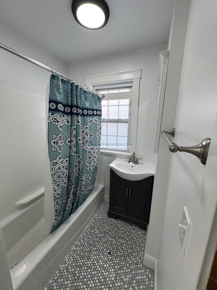 260 Lincoln St #1 - Photo 3 of 10