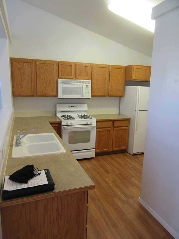 2893 W Elmwood Dr - Photo 4 of 17