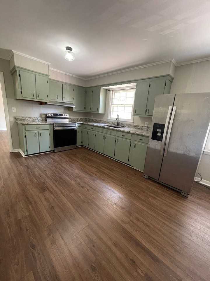 27 Sunset Point Rd - Photo 3 of 15