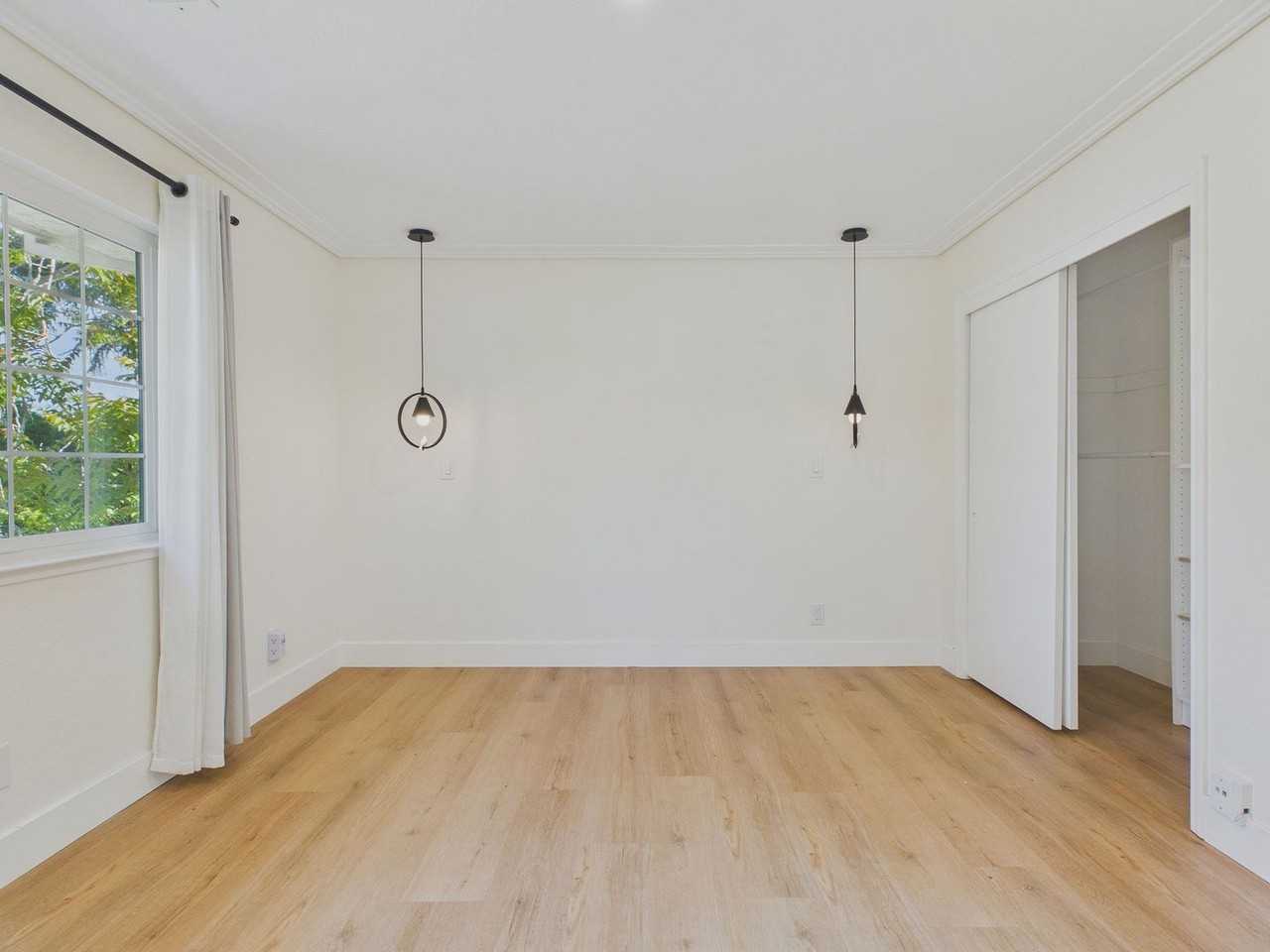 380 S 11th St - Photo 3 of 33