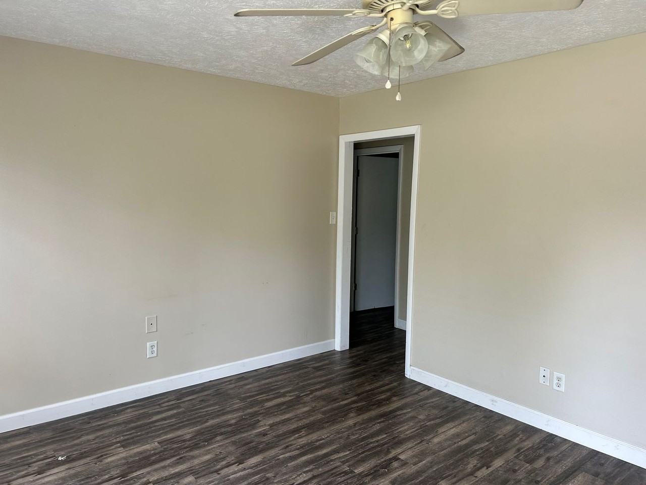 1323 N Chestnut St - Photo 3 of 8